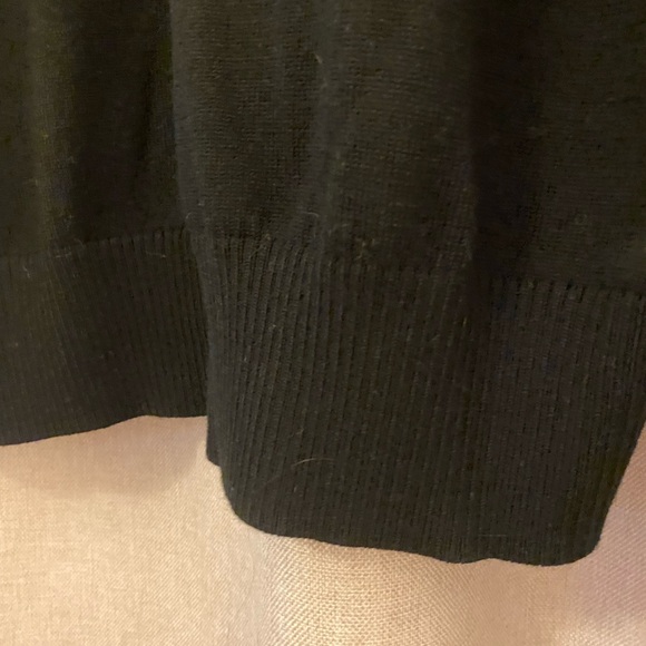Banana Republic Men's V-Neck Sweater in Black - Picture 4 of 4